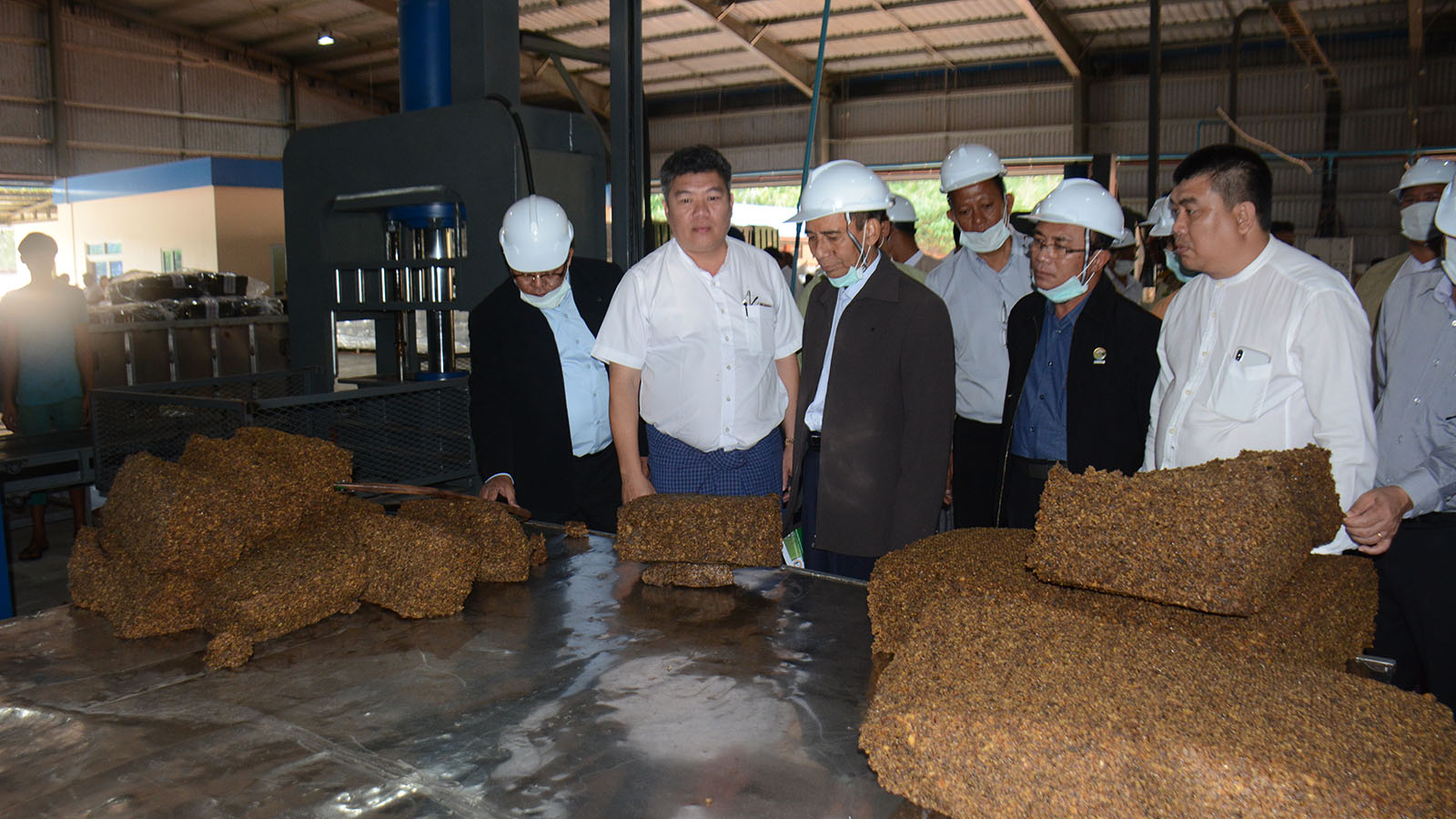 Union Minister Dr. Aung Thu urged rubber producers to produce high- grade industrial product targeting foreign market 