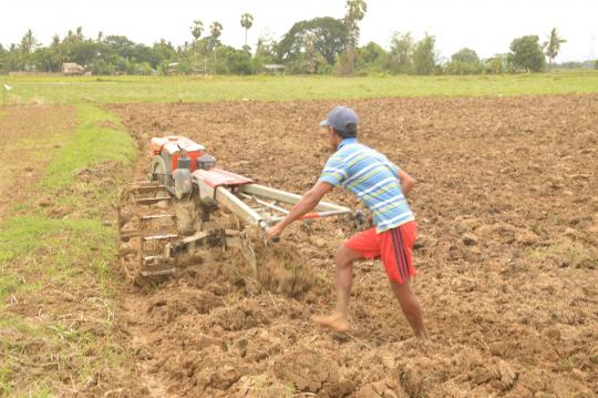 Government plans to become an agriculture-based industrial nation by providing loans worth 700 billion kyat for SMEs in agriculture, as well as construction and other sectors