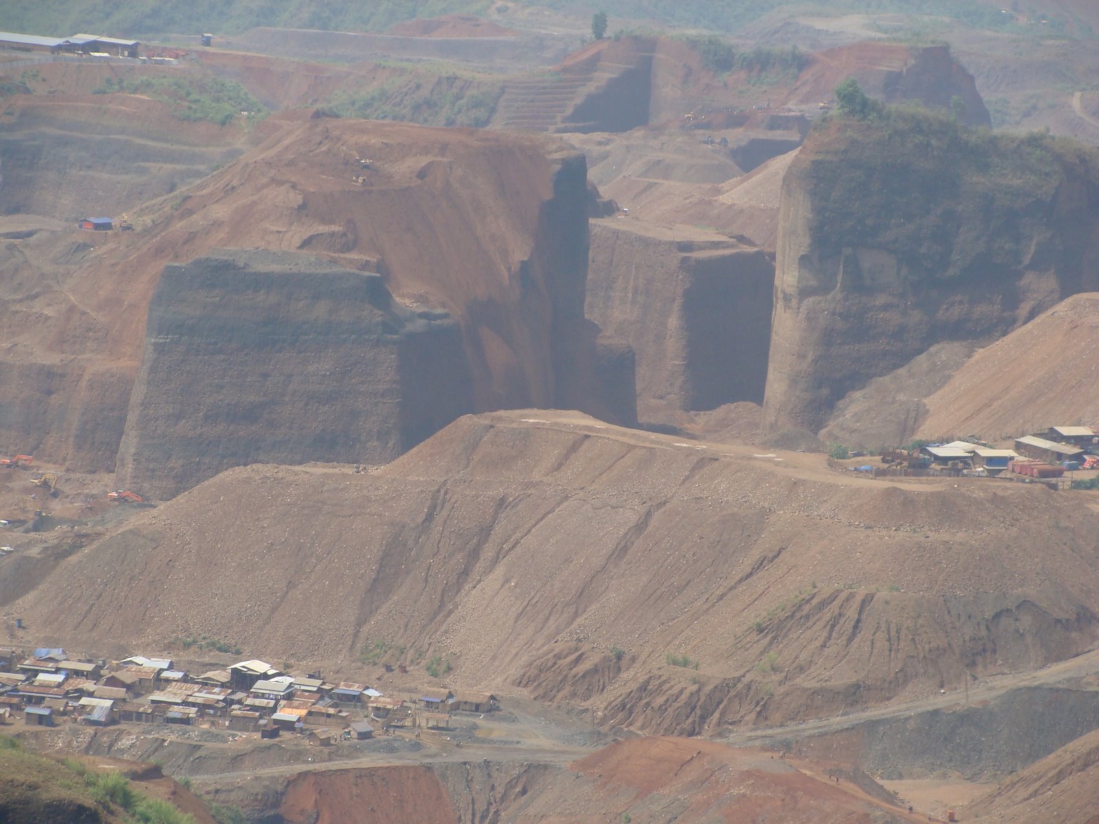 Myanmar Government allowed full the foreign investment in large-scale mineral extraction 