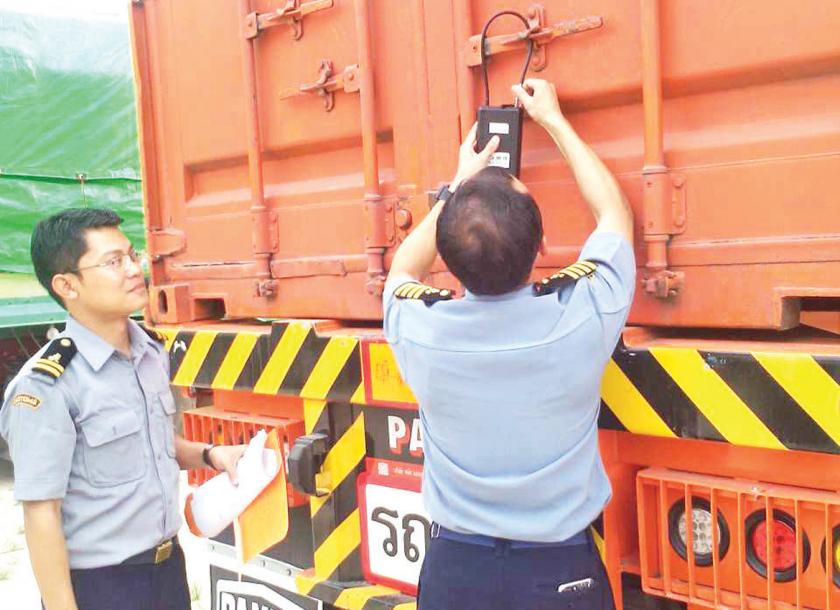 Pilot project illustrates that semi-trailer swapping at Mae Sot-Myawaddy border halves the time spent on travelling between Thailand and Thilawa SEZ and is thus an effective cross-border logistics solution