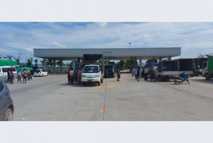 Myanmar – Thai trading cargo trucks allowed to exchange goods only in BCF Zone cargo compound of No.2 Friendship Bridge