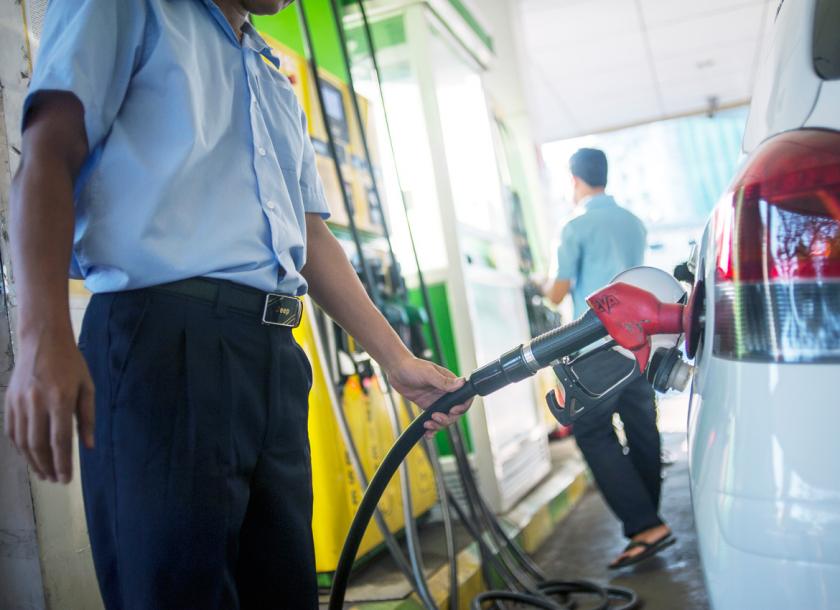 In order to reduce domestic fuel costs, Myanmar considers directly importing fuel oil from oil exporting countries  