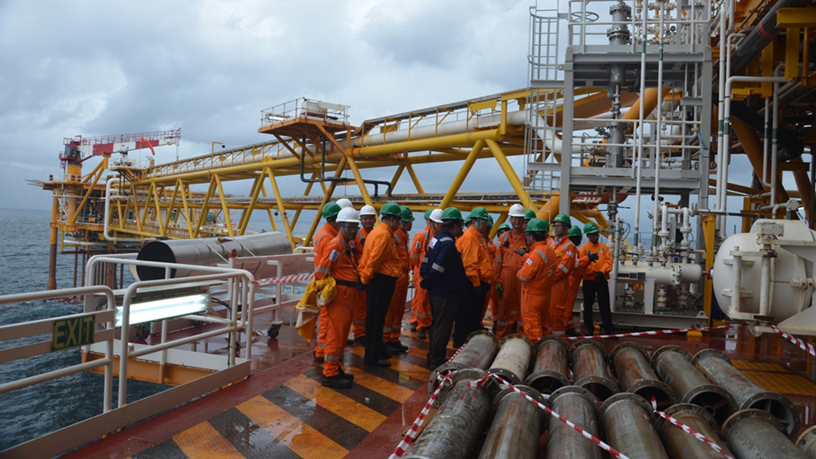 Union Minister for Natural Resources and Environmental Conservation inspected Yadana offshore gas field in the Andaman Sea 