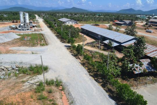 Myanmar Parliament will discuss whether to borrow a loan from Thailand to build a two lane road that will connect Dawei Special Economic Zone to Thailand.