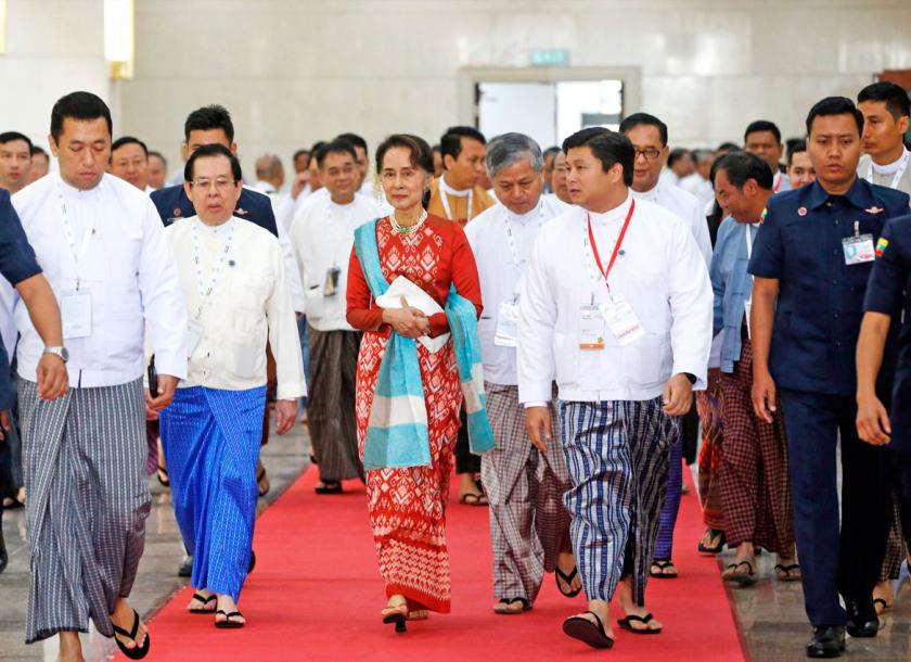 State Counsellor tempted woo foreign investors to invest in Myanmar in the wake of falling Foreign Direct Investment and slowing growth 